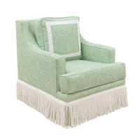 Fauteuil lounge traditionnel artisanal en mousse résiliente avec jupe en tissu performant, coussin moelleux et franges en bouillon pour hôtel