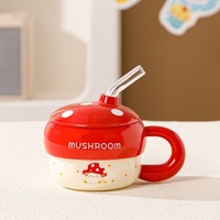 Mignonne tasse en céramique en forme de champignon avec paille