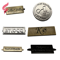Plaques de logo métalliques gravées personnalisées écologiques Lihui avec nom de marque et lettres, étiquettes de logo métalliques personnalisées pour portefeuille
