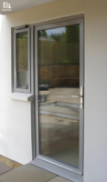 Porte en aluminium à double vitrage personnalisée, anti-effraction, battante, design moderne, isolation thermique, insonorisation, résistance à la corrosion, pour centre commercial