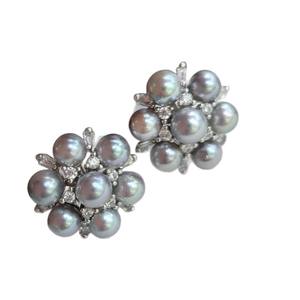 Boucles d'oreilles clous fleur en perle d'eau douce 4-5mm bleues en argent 925, bijoux fins classiques pour femme avec sertissage griffe - Product Image 5