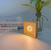 Grosir Alas Lampu LED Kayu Berwarna Solid Bentuk Kubus 4CM 5CM 6CM 8CM untuk Lampu Malam LED dan Alas Lampu Malam untuk Kubus Kristal 3D