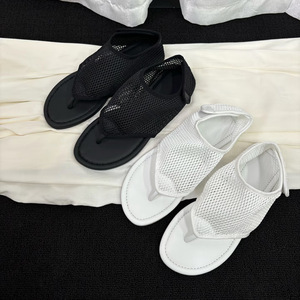 Sandalias Planas de Verano con Malla y Punta Descubierta, Versión Piel de Oveja, para Mujer, Elegantes y Versátiles, Blancas, Estilo Slip-On - Product Image 1