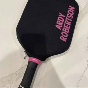 Funda de Neopreno para Raqueta de Pickleball, Protector de Raqueta, Regalo de Pickleball para Mamá, Estuche de Pickleball a Cuadros - Product Image 1