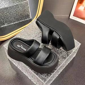 女式2025舒适角斗士平底夏季凉鞋，带缓冲奢侈品牌pu鞋 - Product Image 4