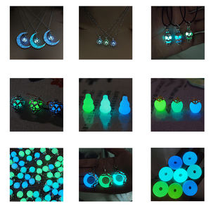 Grosir Klasik Baru Pria Halloween Batu Bercahaya Perhiasan Aksesoris Bersinar Dalam Gelap Wanita Tengkorak Kalung Liontin - Product Image 6