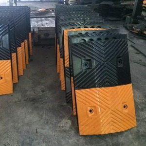 Reductor de velocidad de caucho natural + negro de carbón 150x350x50mm resistente a la compresión 15-25 mph para carreteras rurales e instalación fija - Product Image 4