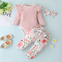 Hete Aanbieding Casual Stijl Baby Setjes Effen Kleur Licht Roze Geribbelde Rompers Baby Kleding Set met Bloemige Broekjes