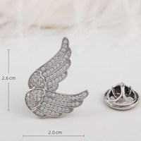 Broche de revers en laiton étincelant avec ailes d'ange superposées uniques et zircon cubique, accessoire de mode personnalisé pour homme et femme