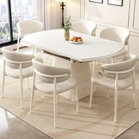 Table à manger extensible ronde pour 6 à 8 personnes, plateau en bois fini avec base robuste sur piétement pour cuisine et salle à manger familiale.