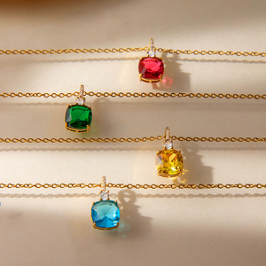 Collier pendentif géométrique quadrilatère en acier inoxydable avec accents de diamants sertis griffe pour bijoux cadeaux - Product Image 2