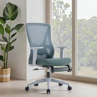 Chaise de bureau exécutive ergonomique moderne et confortable avec repose-pieds entièrement en maille, appui-tête réglable, base en acier et siège pivotant