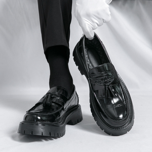 Mocassini con Nappine On Design: Comodità Senza Sforzo, Scarpe Eleganti da Uomo con Suola Spessa - Product Image 2