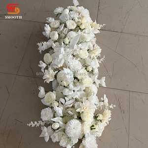 Chemin de table personnalisé en fleurs d'hortensia et de roses blanches, décoration de mariage, chemin de table pour fête d'anniversaire - Product Image 1