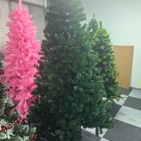 Hochwertiger grüner künstlicher Baum mit Metallständer, riesiger Weihnachtsbaum für Innenräume, Hotels und Weihnachtsdekoration im Freien.