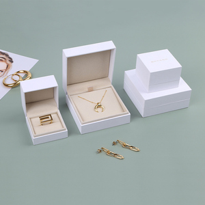 Boîtes d'emballage pour bijoux en papier personnalisées avec logo Boyang, petites, pour mariage, fiançailles, boîte à boucles d'oreilles blanche - Product Image 6