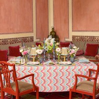 Vente chaude Esthétique Ondulé Pétoncle Napperons Brodé 50% Lin 50% Coton Festonné Circulaire Table À Manger Napperons pour La Maison