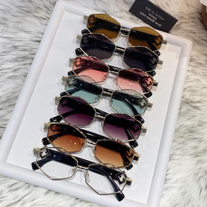 Estilo punk Nuevo diseño Letra Gafas de Sol de lujo Polígono Marco metálico Gafas de sol Retro Para Mujeres Hombres Unisex - Product Image 4