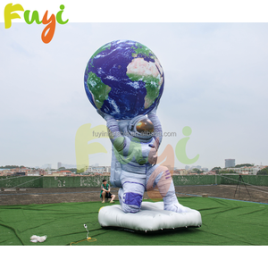Nuevo Diseño 2026: Astronauta Inflable Gigante con Globo de Planeta - Escena Gigante de Exploración Espacial para Instalación en Parques Temáticos - Product Image 1