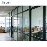 Cloison en aluminium de 100 mm avec stores intégrés, design moderne, durable, insonorisation 45 dB, écologique, pour bureaux commerciaux et entrepôts