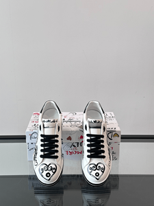 Dolces Tendances mode homme et femme, chaussures plates en tissu tissé avec motif cœur noir graffiti, lacets noirs, chaussures décontractées Gabbna - Product Image 3