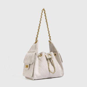 Sac à chaîne en daim à motifs sensuels pour femme, nouvelle collection 2025 – Sac seau élégant pour le quotidien, à porter à l'épaule, avec doublure en polyester - Product Image 3