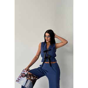 Conjunto de Mono Azul para Mujer GOFRE con Detalle de Lazo - Blusa y Pantalones - Product Image 4