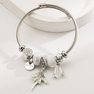 <span class=keywords><strong>Pulsera</strong></span> Panjia Dora de Acero Inoxidable Plateado <span class=keywords><strong>con</strong></span> Exquisito Patrón Geométrico <span class=keywords><strong>con</strong></span> Incrustaciones de Diamantes para Regalo <span class=keywords><strong>con</strong></span> Dije de Mariposa, Oso y Bailarina - Product Image 6