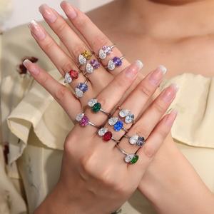 Bague personnalisée en or blanc 18K 14K avec pierre précieuse ovale en moissanite taille poire, Alexandrite Double the Sparkle, pour mariages et grandes fêtes - Product Image 2