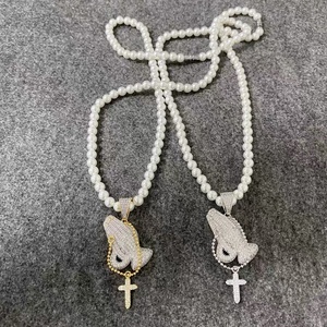 Colgante de Plata 925 con Diseño de Manos en Oración, Diamantes Moissanite VVS, Joyería Hip Hop para Hombre - Product Image 2