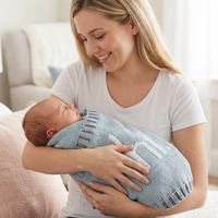 OEM Personnalisé 45x60cm "hi." Couverture de poussette tricotée brodée pour bébé, cadeau de naissance pour les boutiques de vêtements pour nouveau-nés