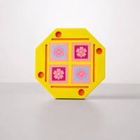 Plateau de Mahjong Octogonal Jaune à Motif Floral Rose – Accessoire de Jeu Portable en Plastique Premium pour Fêtes et Jeux de Société