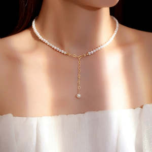 Collar de Perlas de Agua Dulce Redondas con Grabado de Amor Francés para Mujer, el Favorito de las Celebridades - Product Image 3