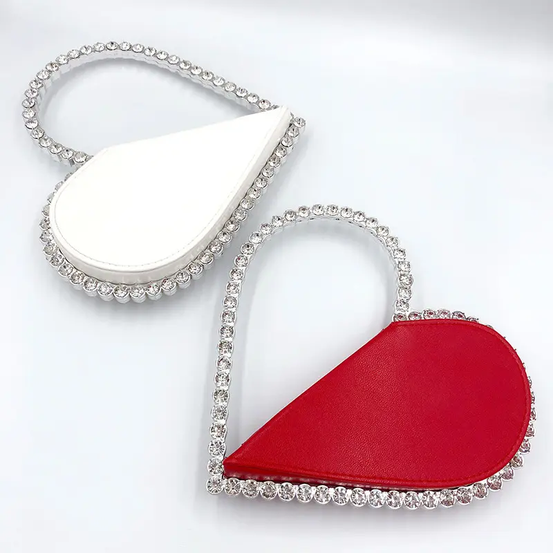 2021 Designer Diamond Red Heart Evening Clutch Bags Women Chic Rhinestone Metal Handle Black Purse For Wedding Party Sac A Main