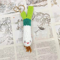 Vente en gros de porte-clés pendentifs en peluche, faits main, en coton doux au crochet, motifs anime, aliments légers, fruits, légumes et dessins animés, très demandés