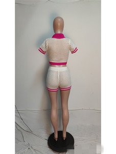 Set Due Pezzi in Maglia Traforata alla <span class=keywords><strong>Moda</strong></span>, Outfit da Vacanza per Donna, Top Corto a Maniche Corte con Patchwork Colorato e Pantaloncini - Product Image 6