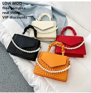 Free sample New Trendy Designer design purse Wholesale messenger bag pearl chain hand bag for women handbags