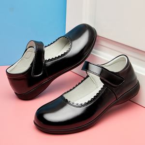Sepatu Kulit Kasual Gaya Baru Putri Hitam untuk Anak Perempuan dengan Pola Bunga Retro Sol Lembut Penutup Slip-On untuk Pesta Musim Gugur. - Product Image 2