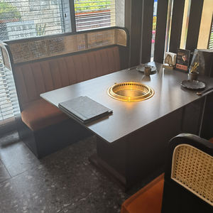 <span class=keywords><strong>Table</strong></span> à manger intérieure personnalisée <span class=keywords><strong>avec</strong></span> BBQ Hot Pot <span class=keywords><strong>Table</strong></span> en pierre de marbre <span class=keywords><strong>Barbecue</strong></span> <span class=keywords><strong>intégré</strong></span> pour utilisation au restaurant - Product Image 4