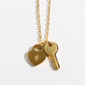 Nouveau collier pour femme en acier inoxydable avec breloque clé et chaîne à maillons, idéal pour un style décontracté ou sportif, parfait pour un anniversaire - Product Image 4