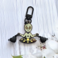 Porte-clés personnalisé au design mignon, plaqué nickel noir, émail dur, avec aimants en forme de cœur, assorti pour les couples