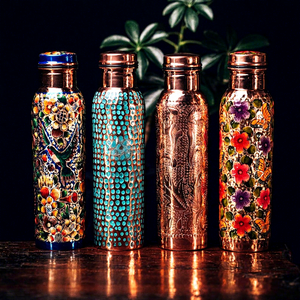 Botella de Cobre Clásica Tradebyd, Ecológica, Apta para Lavavajillas, Unisex, para Desintoxicación Diaria, Hidratación Personal, Bienestar Ayurvédico - Product Image 1