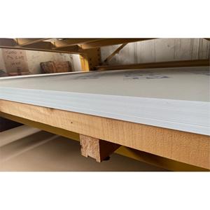 Lamiera Alluminio Lega 3105 Pre-Verniciata Liscia Superficie Spessori 1,2 2 mm Dimensioni Estándar 1500x3000 1500x4000 Protetto - Product Image 1