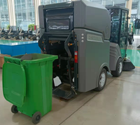 Balayeuse électrique pure à châssis articulé de 2 tonnes avec système de balayage et aspiration, système de dépoussiérage de sacs et bac à déchets standard de 240 L