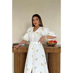 Robe de cocktail rose à imprimé floral, ceinturée, coupe trapèze, en coton et fibre de bambou respirante, taille naturelle, col carré - Product Image 2