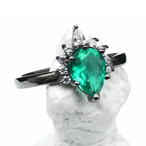 925 Silver Zircon Ring Design Pear-Cut Design Emerald Jewelry Ring