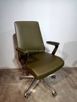 Chaise de bureau de direction moderne YOUYOU, accoudoirs chromés fixes, cuir synthétique, dossier ouvert, cadre en aluminium, base pivotante - Noir