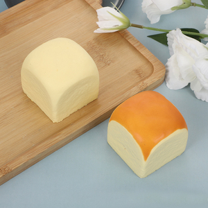 ของเล่นบีบคลายเครียดรูปขนมปังฮาวายคลาสสิค ขนาด 6 ซม. ทำจาก PU นุ่มพิเศษ - ของขวัญบีบเล่นเพื่อผ่อนคลายสำหรับเด็กและผู้ใหญ่ - Product Image 1