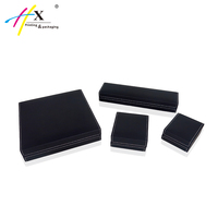 Boîte à bagues noire avec logo personnalisé en cuir Pu avec éclairage et couture Boîtes à bijoux pour emballage de collier et bracelet avec LED