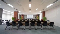 Table de formation et de conférence pliable de style moderne, facile à assembler, avec plateau en mélamine et structure métallique pour bureaux, ateliers et postes de travail